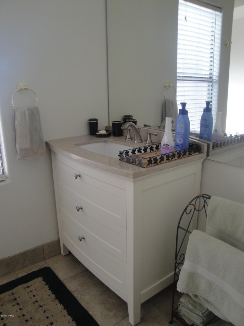 UPSTAIRS MASTER BATH