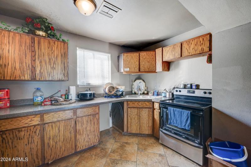 7848 S 139th-10