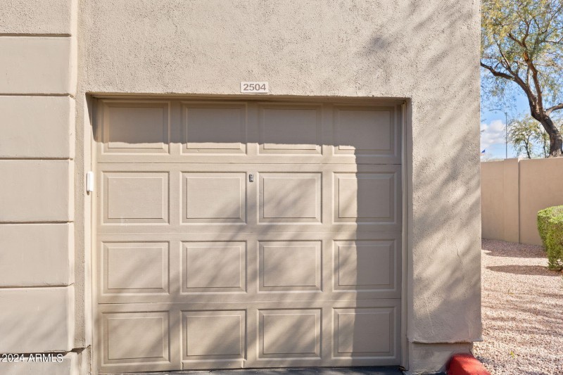 One car detached garage