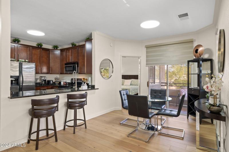 Dining/Breakfast bar