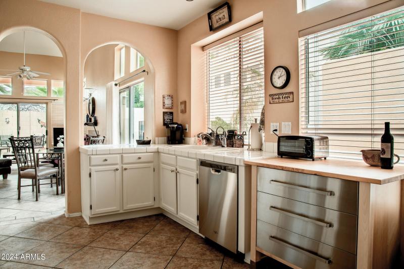 1136 East Hiddenview Dr-10