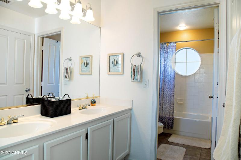 1136 East Hiddenview Dr-20