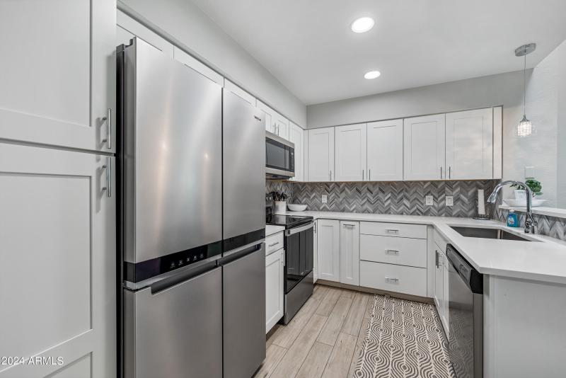 12-1717EUHD1052-ocupix 3-8