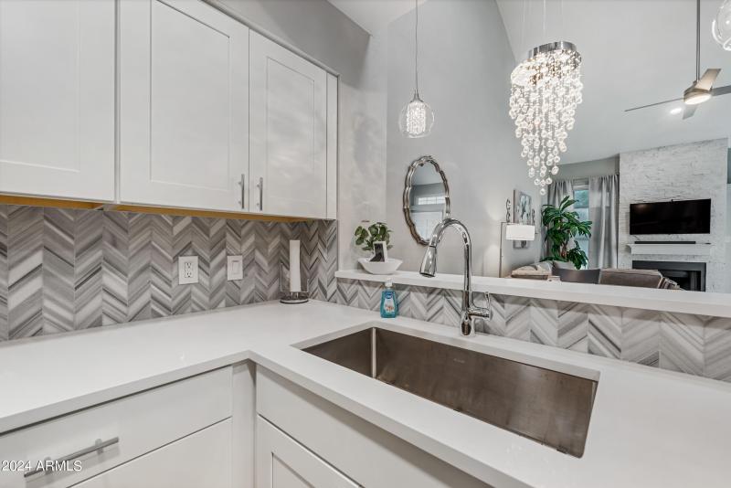 14-1717EUHD1052-ocupix 3-8