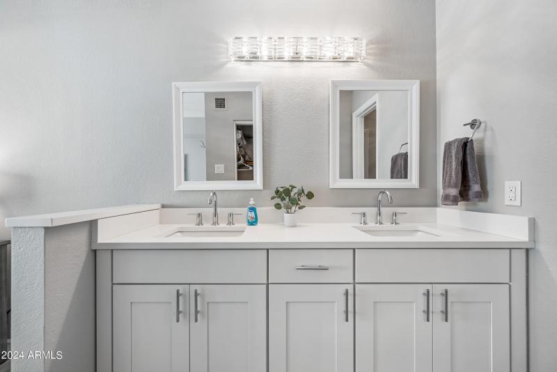 32-1717EUHD1052-ocupix 3-8