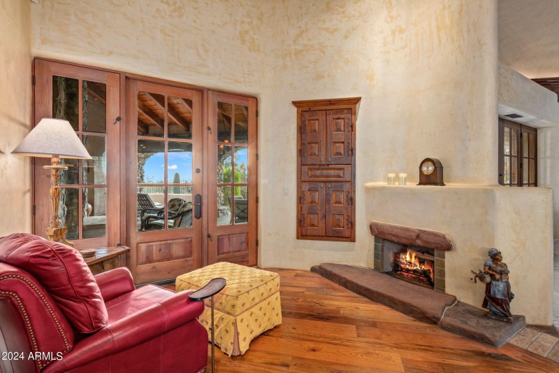 17-web-or-mls-Breakfast Nook Views