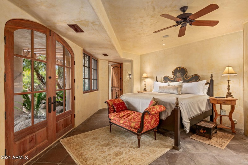 23-web-or-mls-Primary Suite