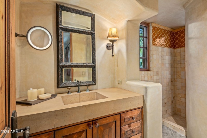 28-web-or-mls-Ensuite Bath
