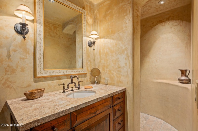30-web-or-mls-Ensuite 2 Bath