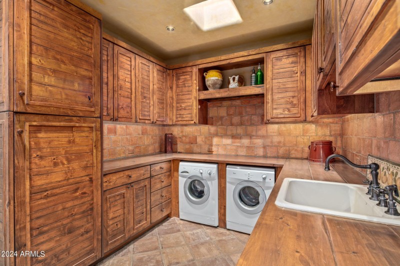 38-web-or-mls-Laundry