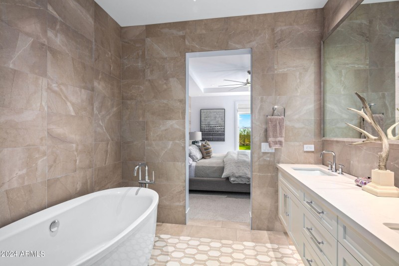 29-web-or-mls-Primary Bath