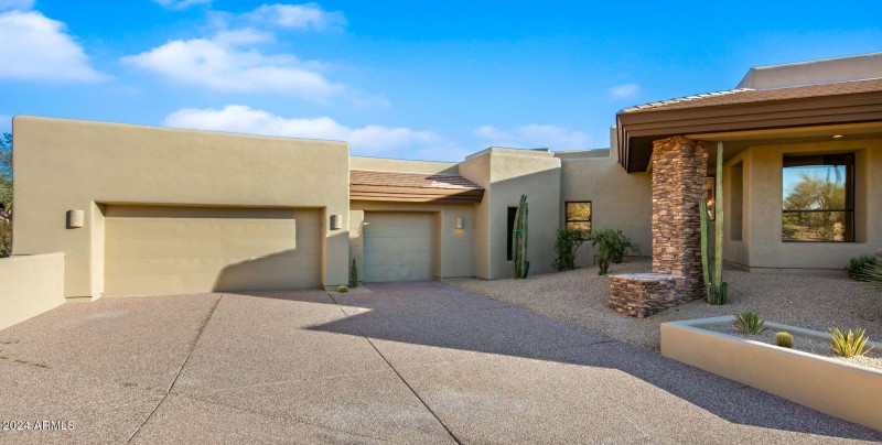 5-web-or-mls-Driveway Views