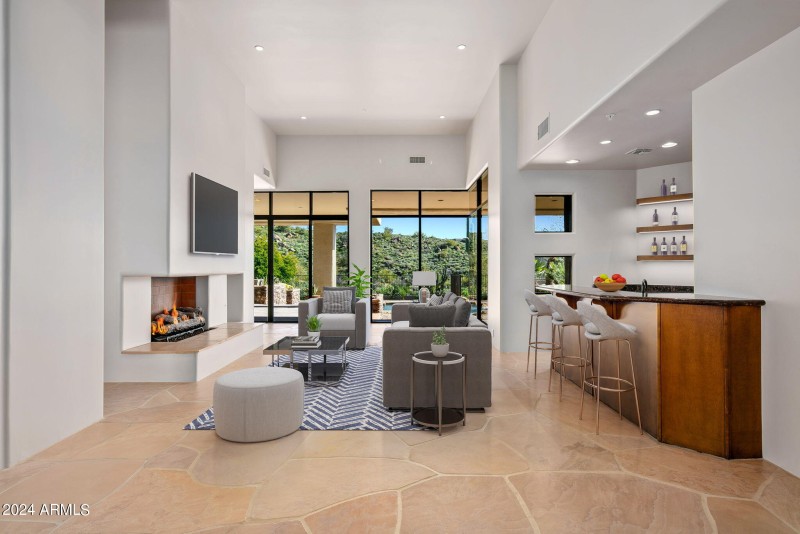 12-web-or-mls-Great Room
