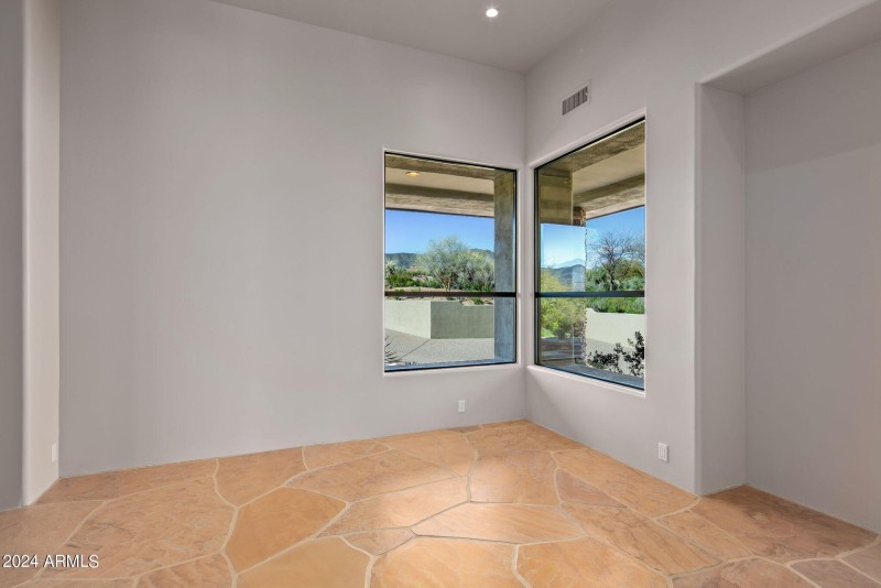 18-web-or-mls-Dining Room