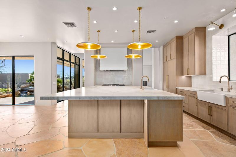 20-web-or-mls-Kitchen Views