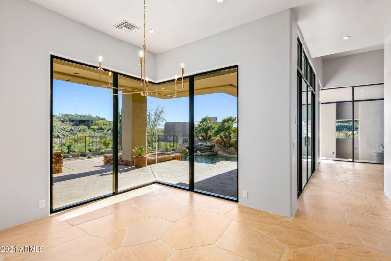 25-web-or-mls-Breakfast Nook