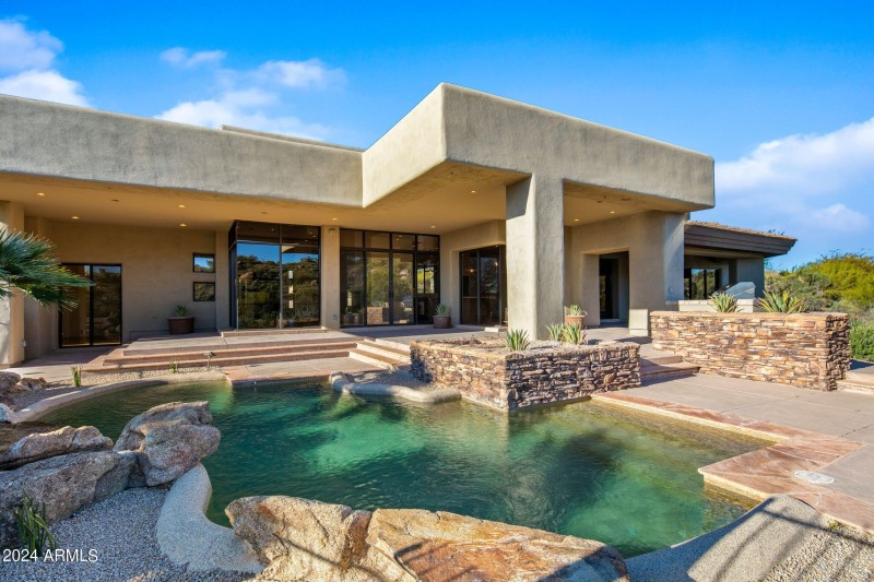 52-web-or-mls-Rear Exteriors