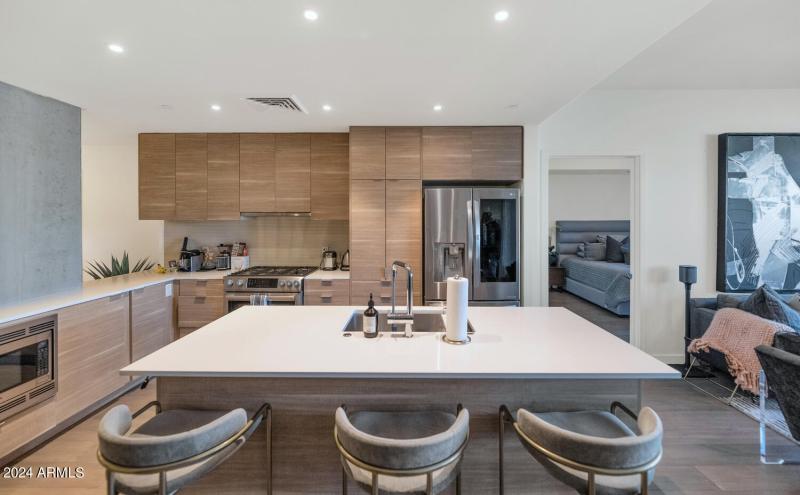 2300 E Campbell Ave-large-007-007-2300 E