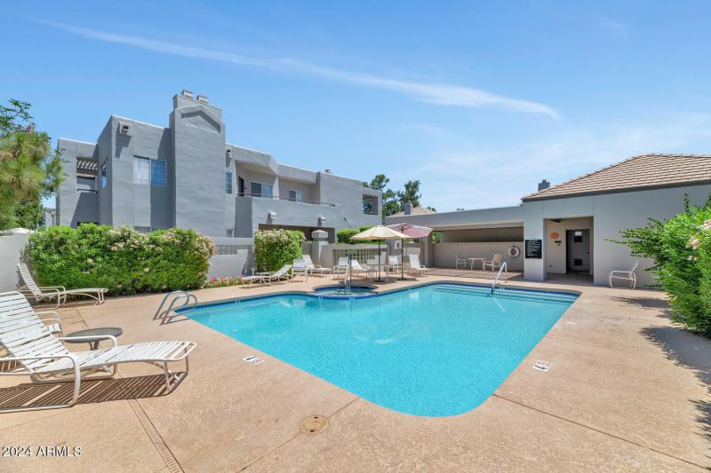 7710 E Gainey Ranch Rd-large-033-008-771