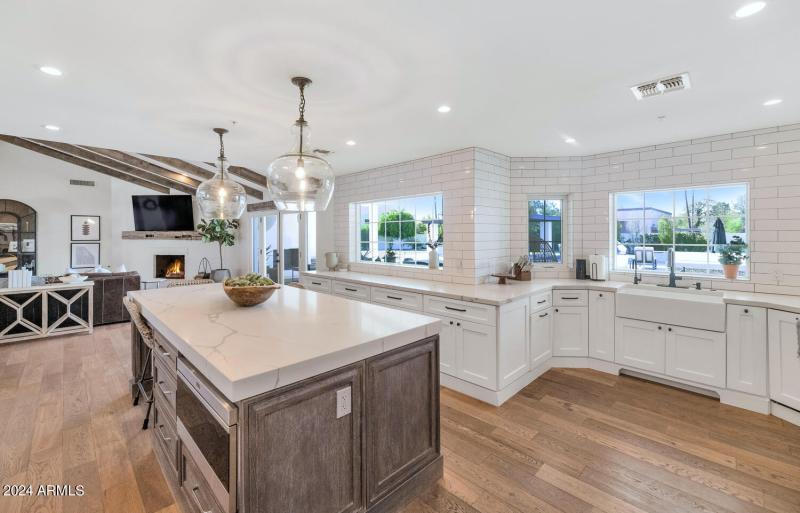 8313 E Carol Way-large-018-065-8313 E Ca