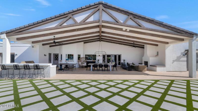 8313 E Carol Way-large-042-048-8313 E Ca