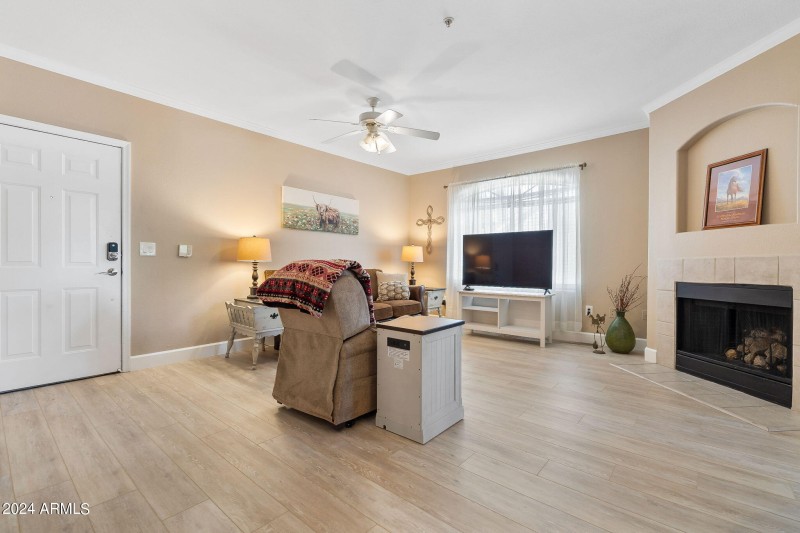 5-web-or-mls-Interior Finished-3