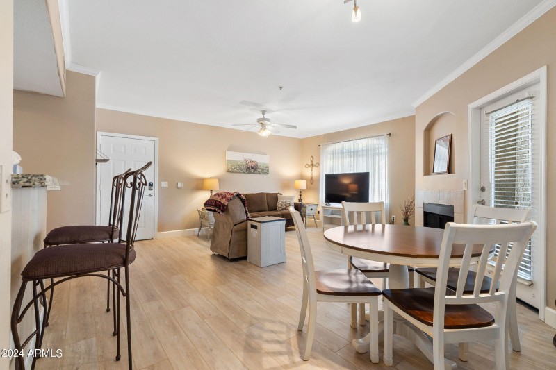 6-web-or-mls-Interior Finished-4