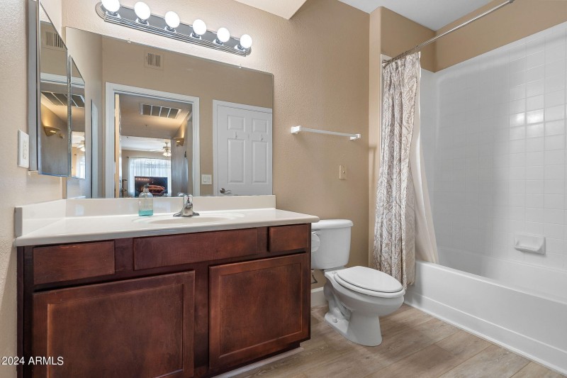 19-web-or-mls-Interior Finished-17