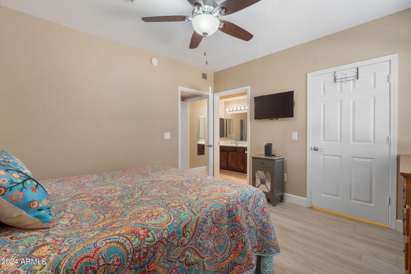 21-web-or-mls-Interior Finished-19