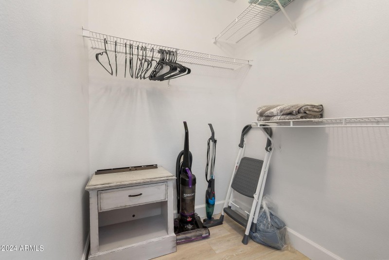 22-web-or-mls-Interior Finished-20