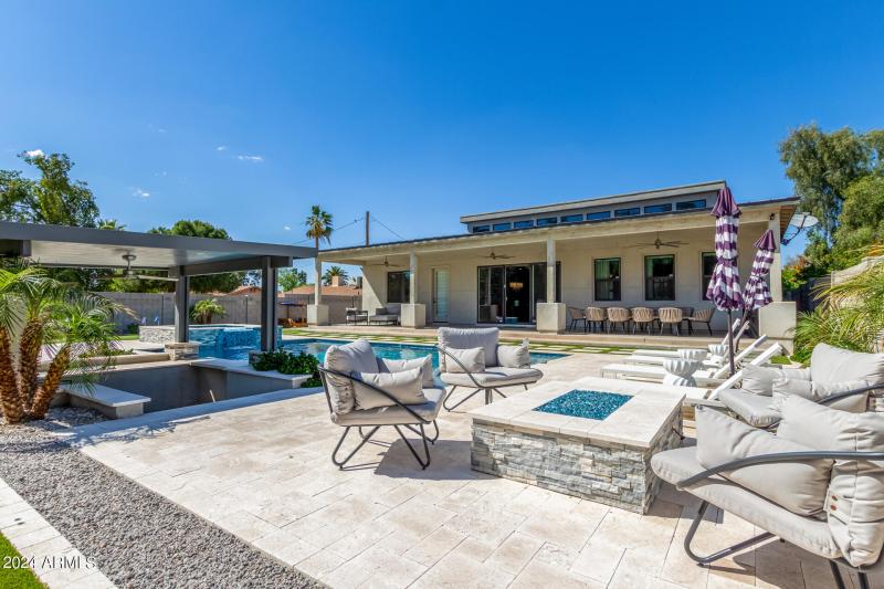 Stunning Outdoor Seating with Firepit