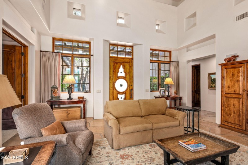 10-web-or-mls-Living Areas