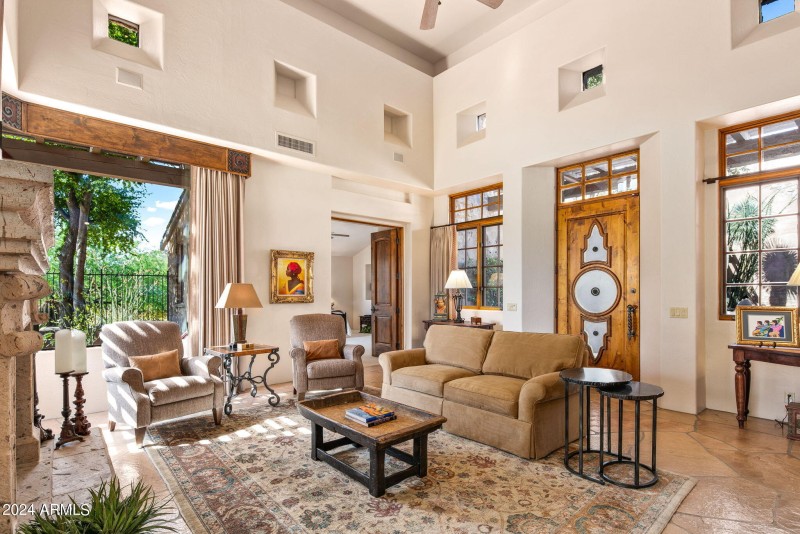 12-web-or-mls-Living Room