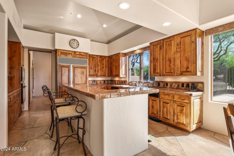 14-web-or-mls-Breakfast Counter