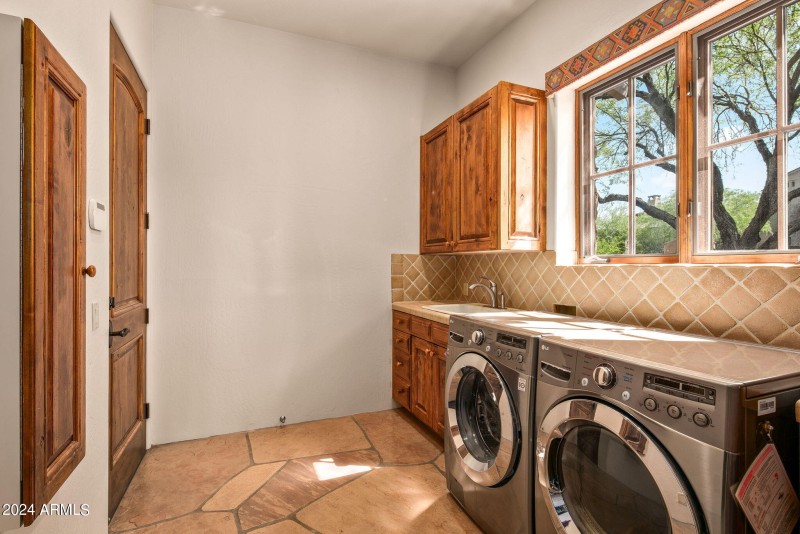 32-web-or-mls-Laundry
