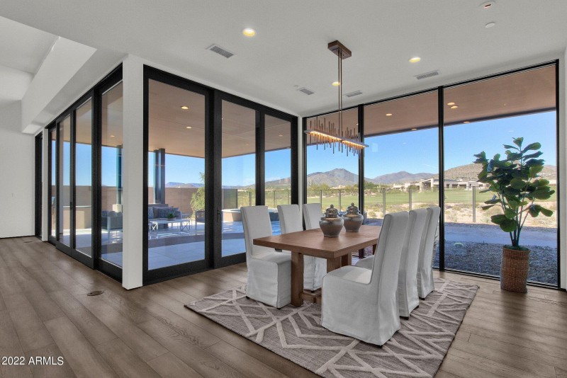 008_DINING ROOM