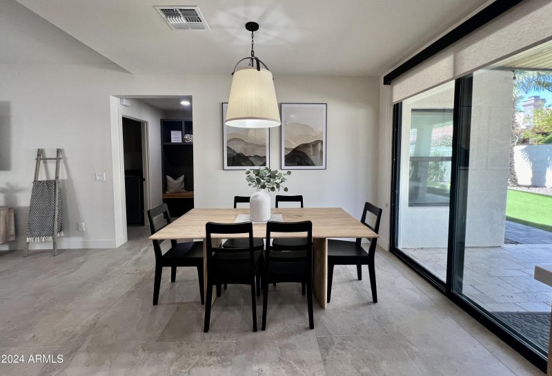 eat in kitchen