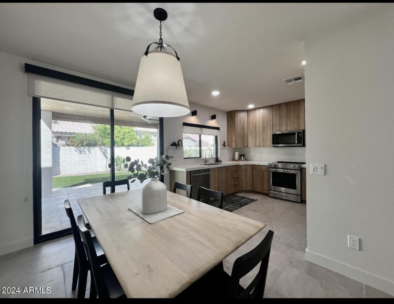 eat in kitchen