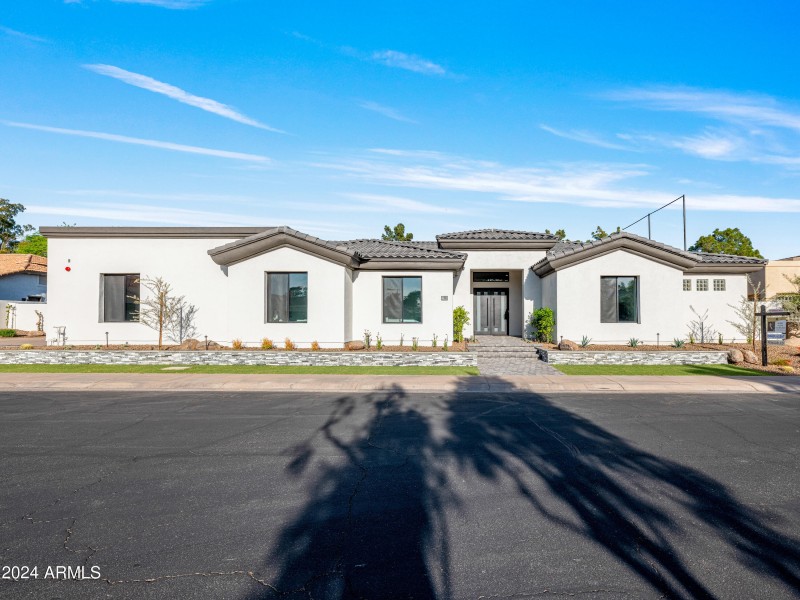 Spacious Scottsdale Living