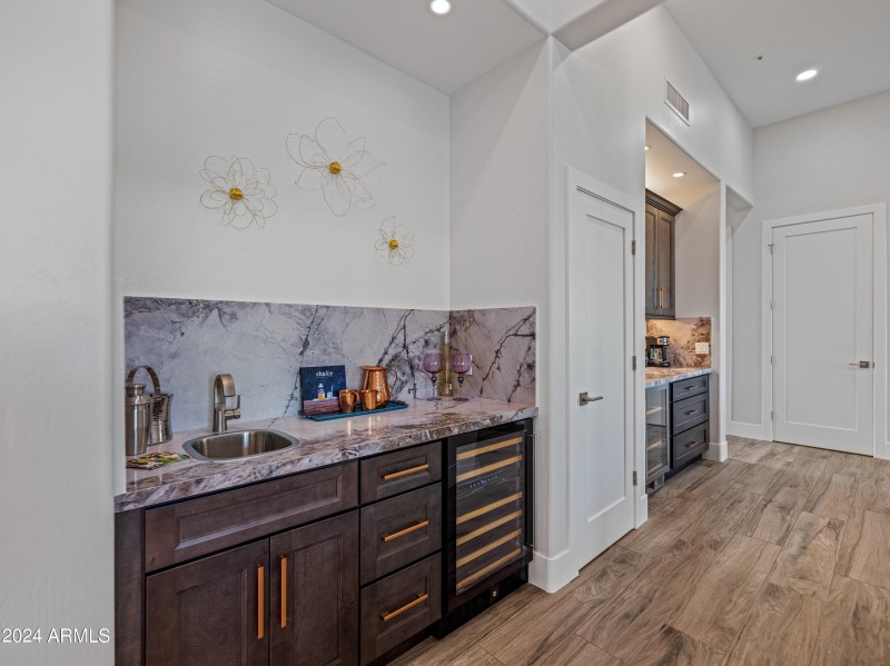 Wine Bar with Storage