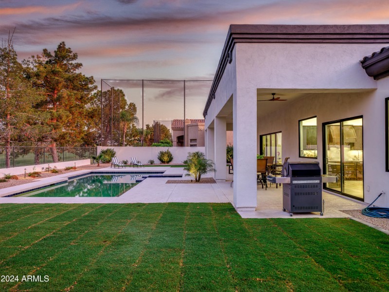 Covered Patio & Poolside