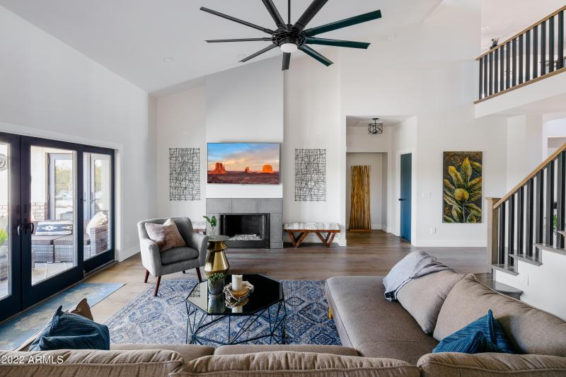 LAKOTKO_6602NPrayingMonkRd_WEB-29