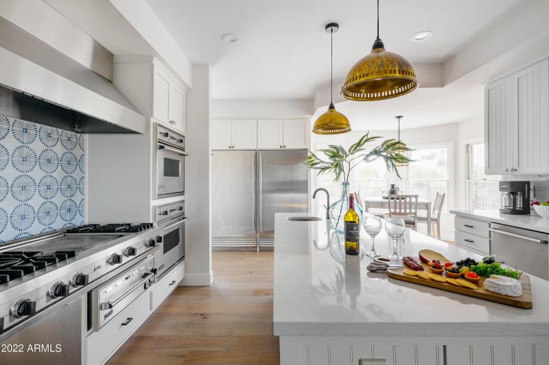 LAKOTKO_6602NPrayingMonkRd_WEB-27