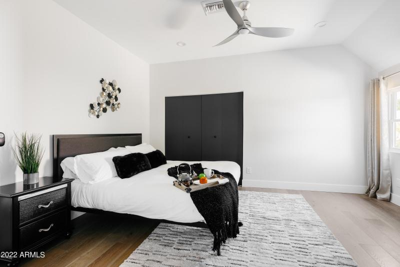 LAKOTKO_6602NPrayingMonkRd_WEB-4