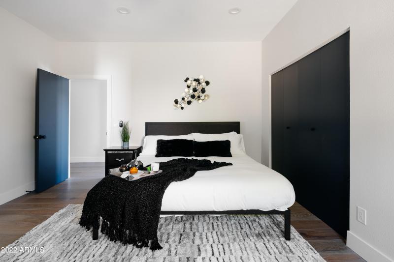 LAKOTKO_6602NPrayingMonkRd_WEB-10