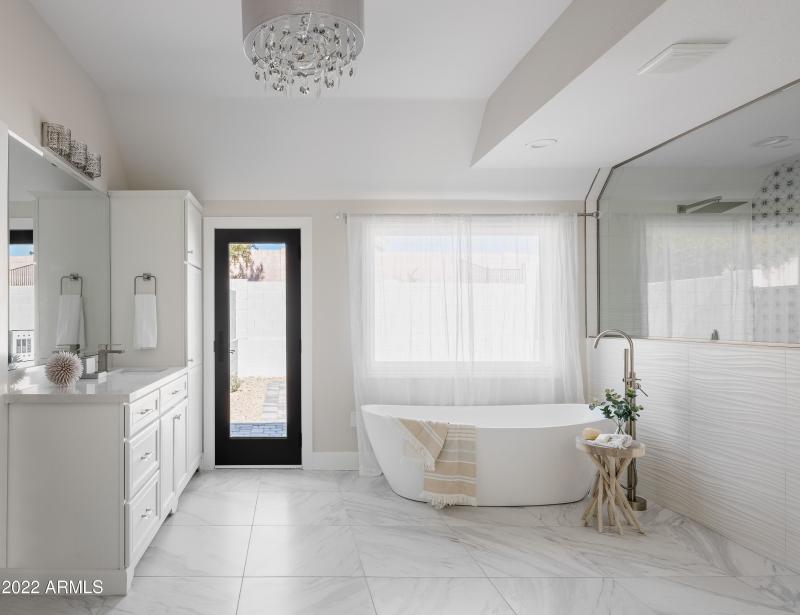 LAKOTKO_6602NPrayingMonkRd_WEB-6