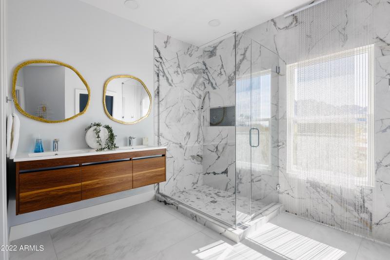 LAKOTKO_6602NPrayingMonkRd_WEB-20