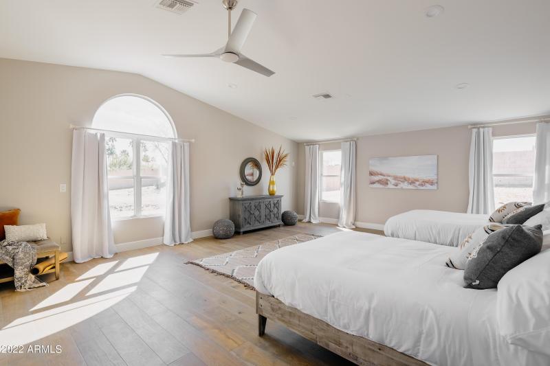 LAKOTKO_6602NPrayingMonkRd_WEB-43