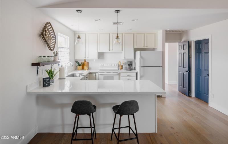 LAKOTKO_6602NPrayingMonkRd_WEB-46