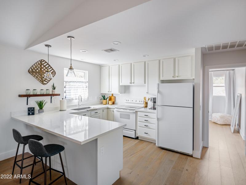 LAKOTKO_6602NPrayingMonkRd_WEB-45